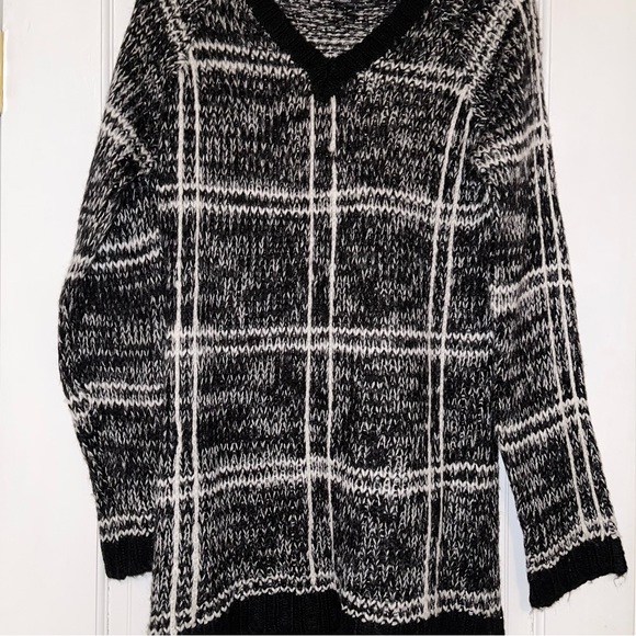 Ashley black, white grey blend long sleeve vneck sweater - Picture 6 of 14